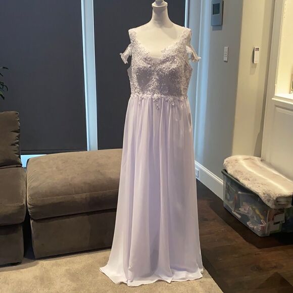 Women’s White A-Line Lace Wedding or Party Dress with Slit NWT - Picture 1 of 10